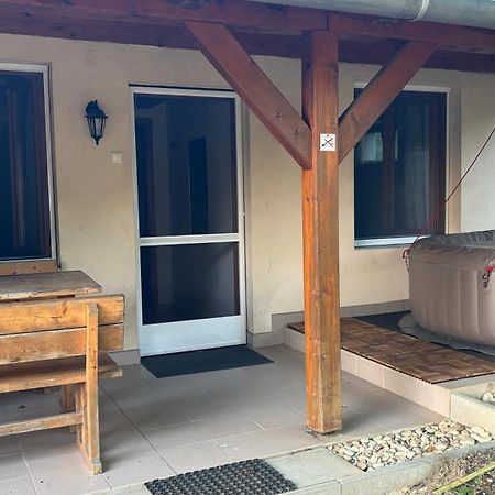 Flora Apartmanok Kehidakustány Екстериор снимка