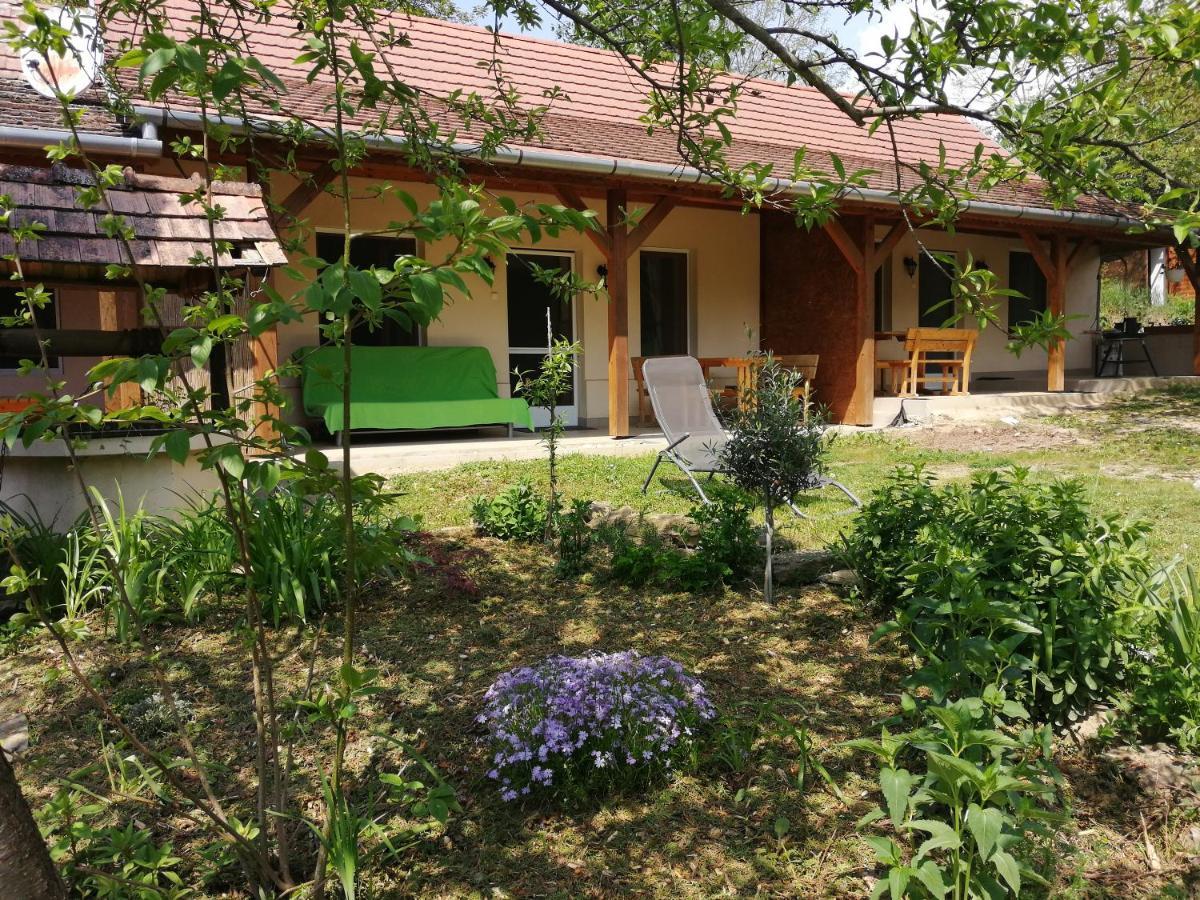 Flora Apartmanok Kehidakustány Екстериор снимка