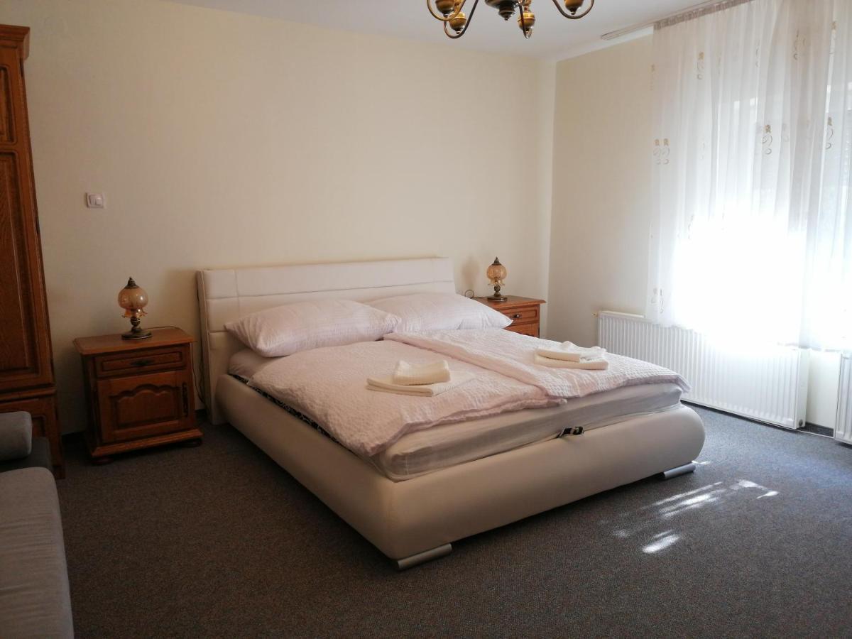 Flora Apartmanok Kehidakustány Екстериор снимка