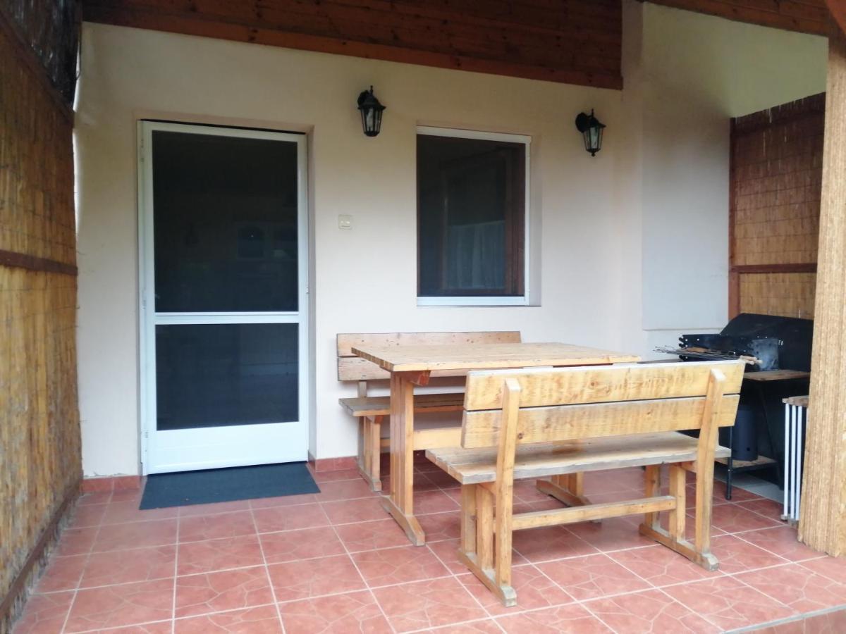 Flora Apartmanok Kehidakustány Екстериор снимка