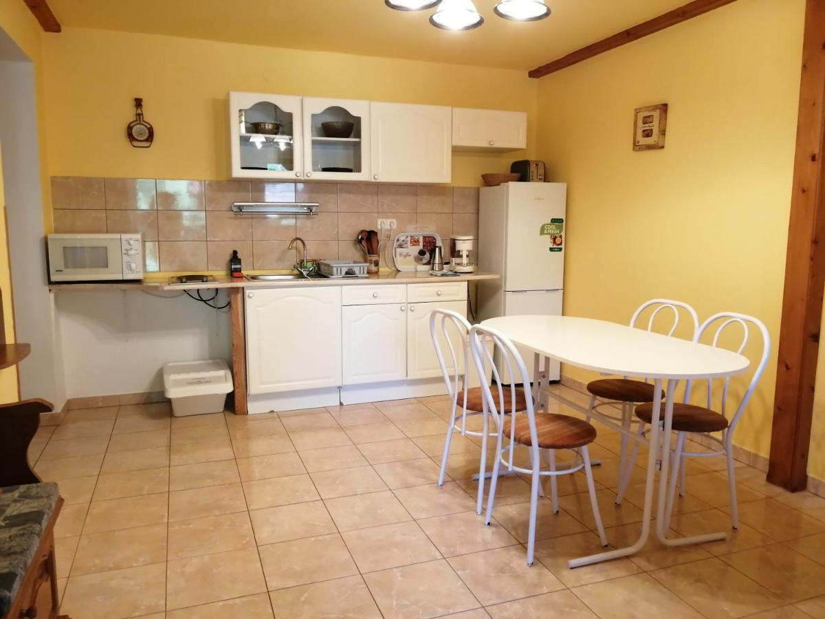 Flora Apartmanok Kehidakustány Екстериор снимка