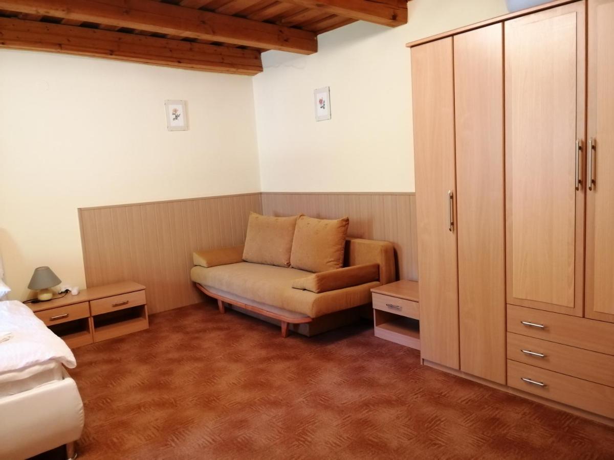 Flora Apartmanok Kehidakustány Екстериор снимка