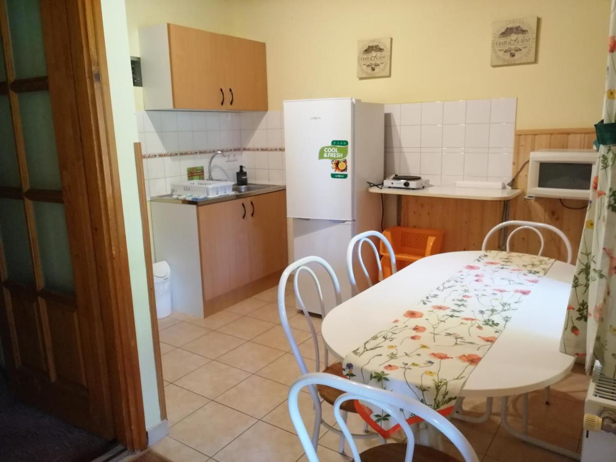 Flora Apartmanok Kehidakustány Екстериор снимка