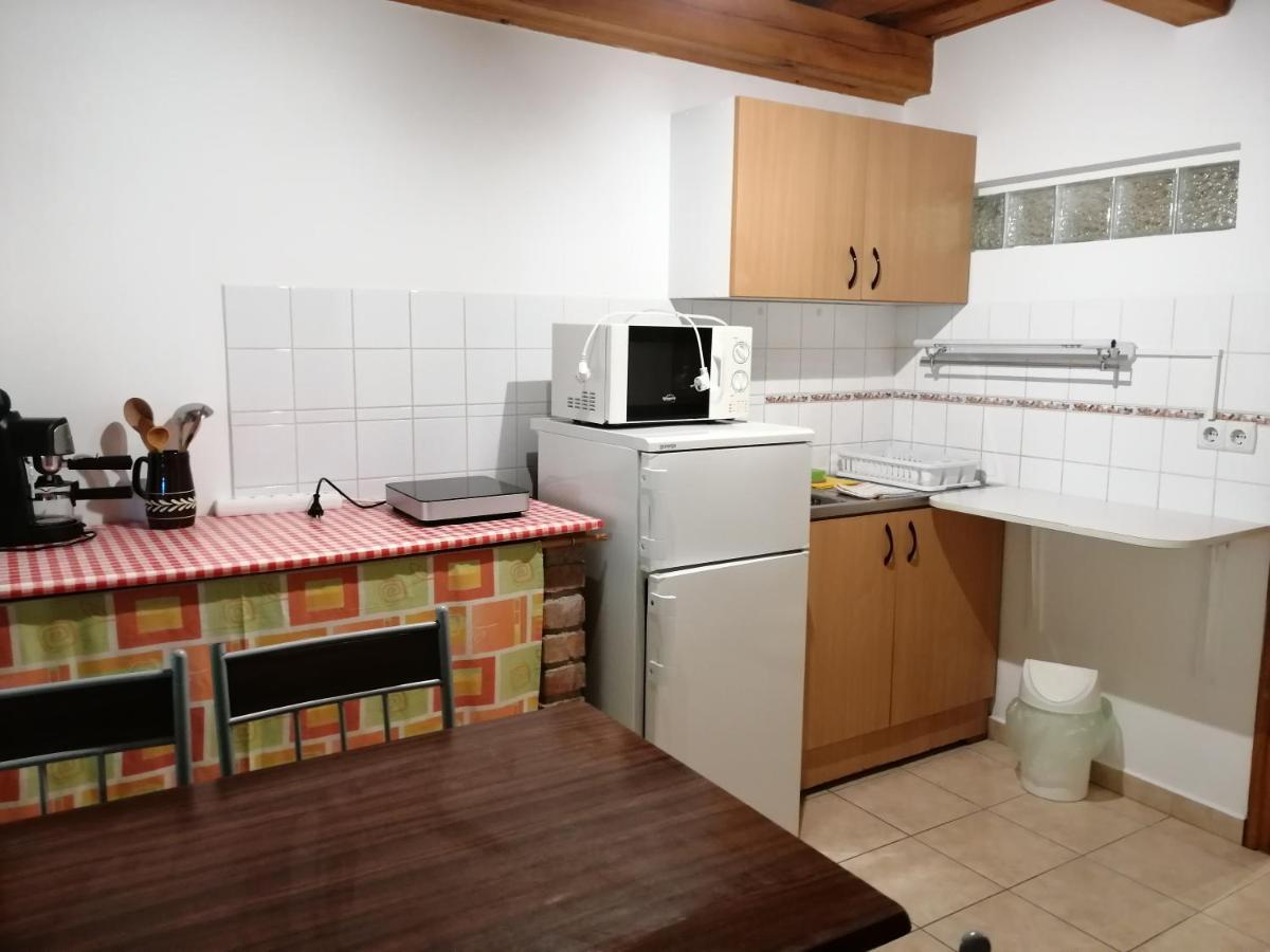 Flora Apartmanok Kehidakustány Екстериор снимка