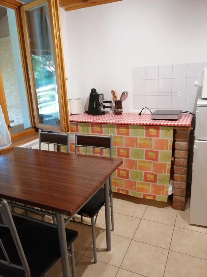Flora Apartmanok Kehidakustány Екстериор снимка