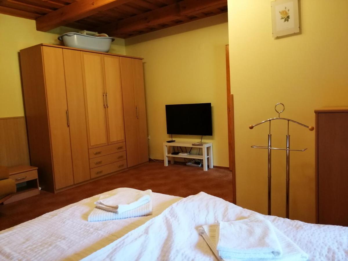 Flora Apartmanok Kehidakustány Екстериор снимка