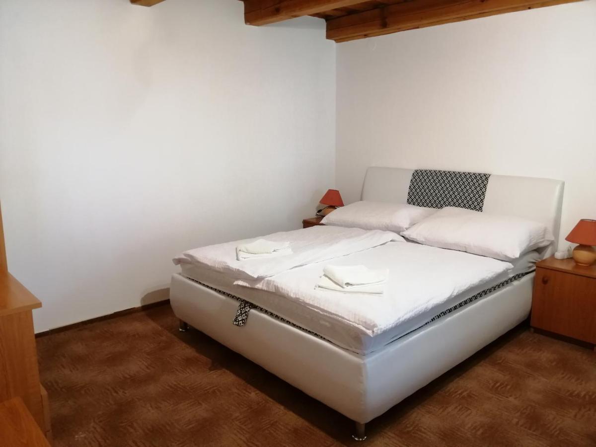Flora Apartmanok Kehidakustány Екстериор снимка