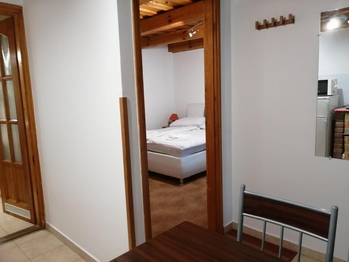 Flora Apartmanok Kehidakustány Екстериор снимка