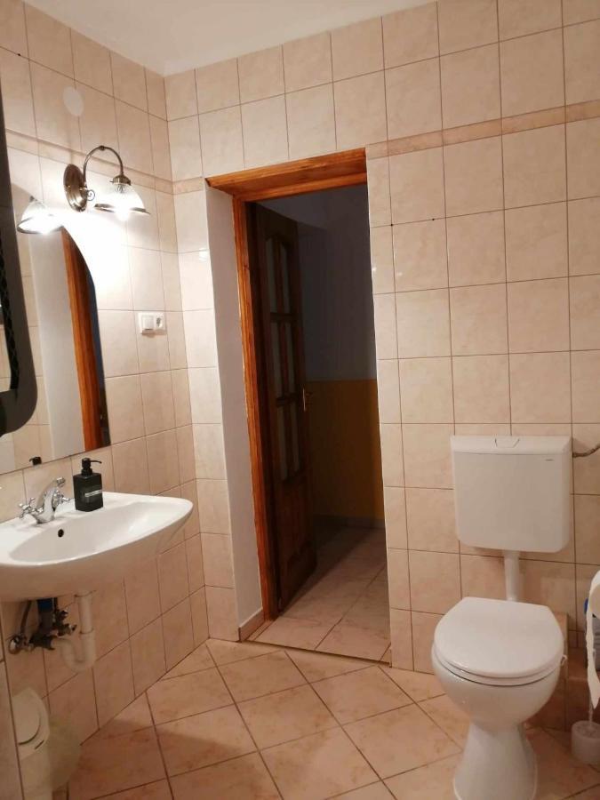 Flora Apartmanok Kehidakustány Екстериор снимка